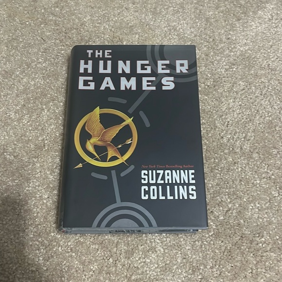 The hunger games by Suzanne Collins hardback set - Picture 2 of 6